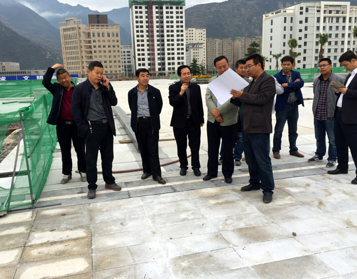 住房和城鄉(xiāng)建設(shè)局領(lǐng)導檢查指導階州廣場項目建設(shè)