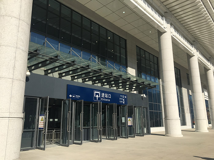 全國(guó)、省市政協(xié)委員體驗(yàn)蘭渝鐵路、視察階州廣場(chǎng)