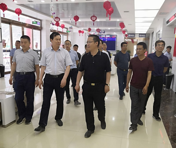 隴南市委常委、組織部部長(zhǎng)楊郃調(diào)研指導(dǎo)市龍江城鄉(xiāng)發(fā)展集團(tuán)公司黨建工作