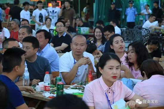 好嗨喲！隴南第一屆青島啤酒節(jié)開幕啦，為期8天