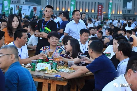 好嗨喲！隴南第一屆青島啤酒節(jié)開幕啦，為期8天