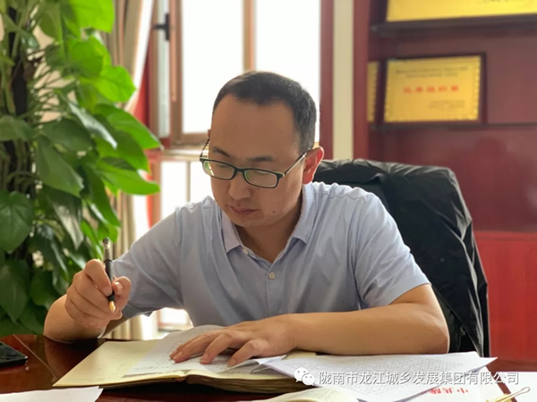 市龍江集團(tuán)“不忘初心、牢記使命”主題教育讀書班舉行結(jié)班式