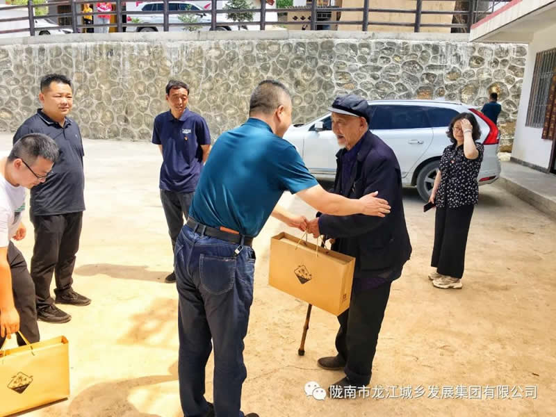 “感黨恩、憶黨史”，--市龍江城鄉(xiāng)發(fā)展集團(tuán)公司開展慶祝建黨99周年主題黨日活動(dòng)